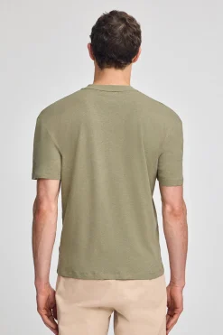 Camiseta verde en lino y algodón de cuello en pico y monograma bordado