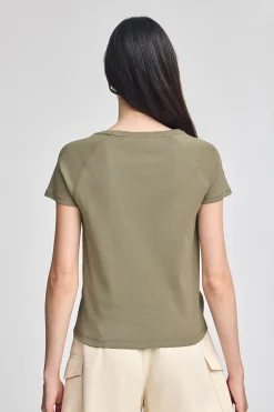 Camiseta verde Hesperia con monograma bordado