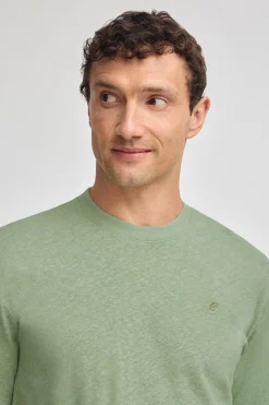 Camiseta verde jade en lino y algodón de cuello redondo y monograma bordado
