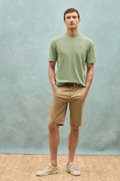 Camiseta verde jade en lino y algodón de cuello redondo y monograma bordado