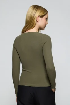 Camiseta verde militar Penelope con detalle de botón nacarado Polo Club