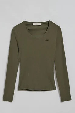 Camiseta verde militar Penelope con detalle de botón nacarado Polo Club