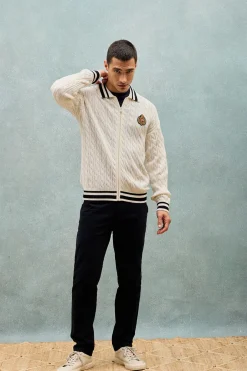 Cardigán beige trenzado con cremallera y logo náutico