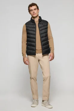 Chaleco Chase ultralight negro con parche Rigby Go
