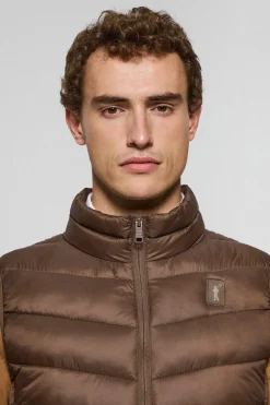 Chaleco Chase ultralight marrón con parche Rigby Go