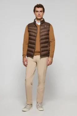 Chaleco Chase ultralight marrón con parche Rigby Go