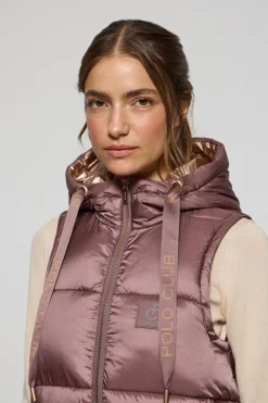 Chaleco Ice acolchado rosa taupe de capucha fija y detalles Polo Club