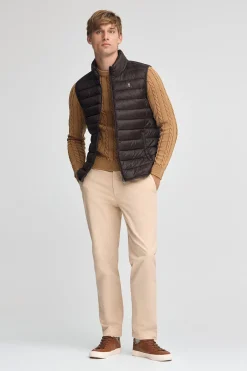 Chaleco ultralight chocolate oscuro con logo Rigby Go