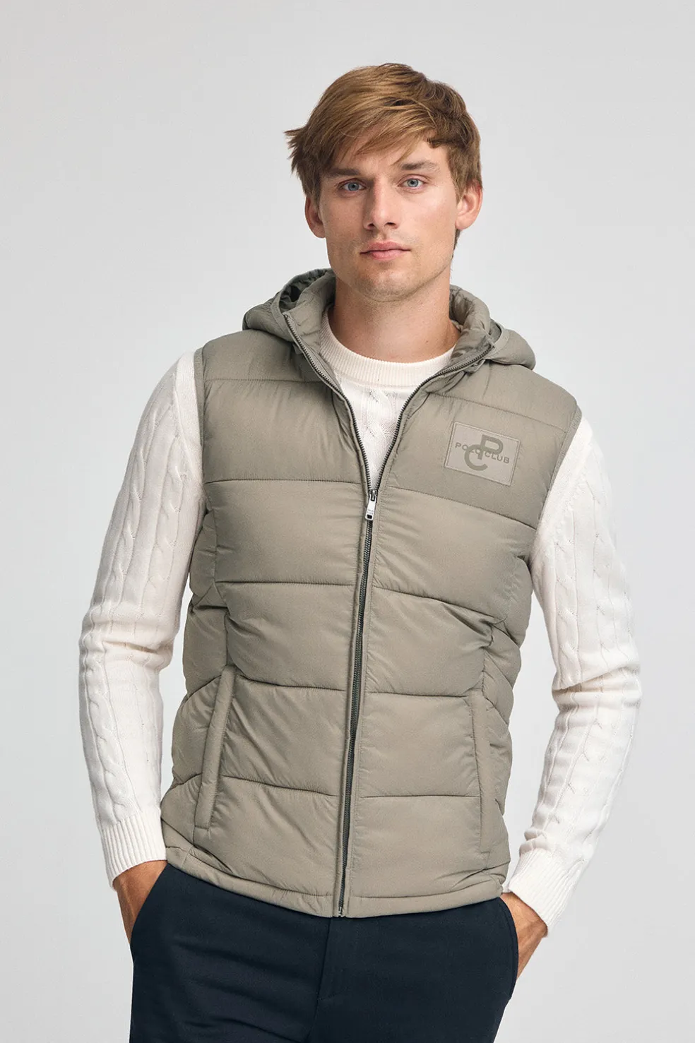 Chaleco ultralight color piedra con logo Polo Club