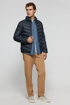 Chaqueta Chase ultralight azul marino con parche Rigby Go