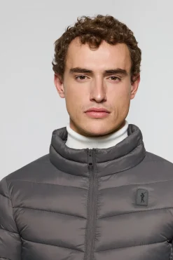 Chaqueta Chase ultralight gris oscuro con parche Rigby Go