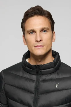 Chaqueta Chase ultralight negra con bordado Rigby Go