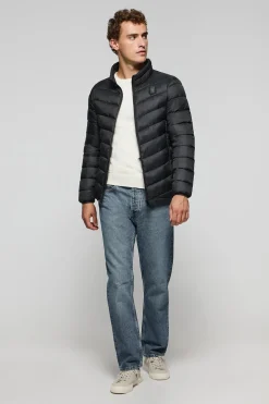 Chaqueta Chase ultralight negra con parche Rigby Go