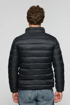 Chaqueta Chase ultralight negra con parche Rigby Go