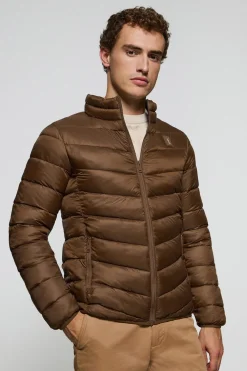 Chaqueta Chase ultralight marrón con parche Rigby Go