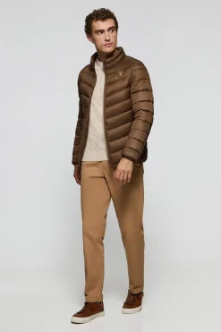Chaqueta Chase ultralight marrón con parche Rigby Go