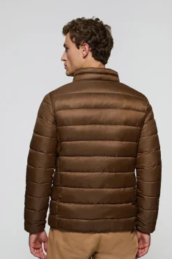 Chaqueta Chase ultralight marrón con parche Rigby Go