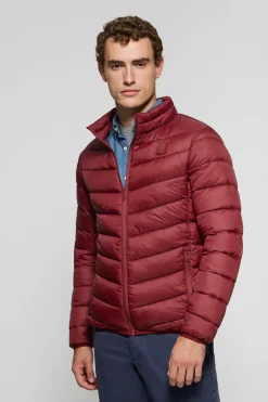Chaqueta Chase ultralight color granate con parche Rigby Go