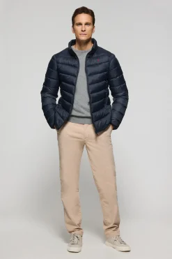 Chaqueta Chase ultralight azul marino con bordado Rigby Go