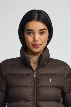 Chaqueta Salma Embroidery color chocolate con logo Rigby Go