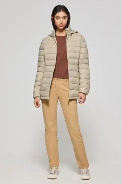 Chaqueta ultralight beige oscuro Cintia de capucha extraíble y bordado PC