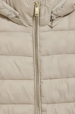 Chaqueta ultralight beige oscuro Cintia de capucha extraíble y bordado PC