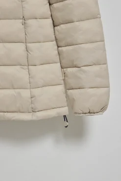 Chaqueta ultralight beige oscuro Cintia de capucha extraíble y bordado PC