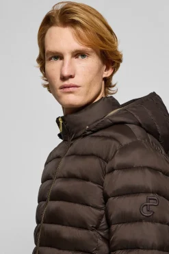 Chaqueta ultralight marrón Corey de capucha extraíble y bordado PC