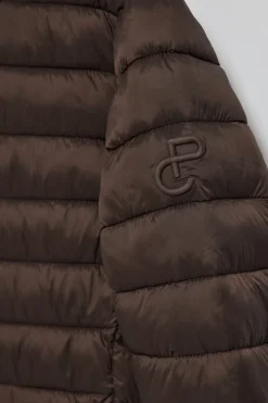 Chaqueta ultralight marrón Corey de capucha extraíble y bordado PC