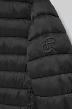 Chaqueta ultralight negra Corey de capucha extraíble y bordado PC