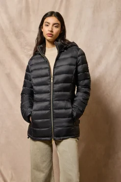 Chaqueta ultralight negra Cintia de capucha extraíble y bordado PC
