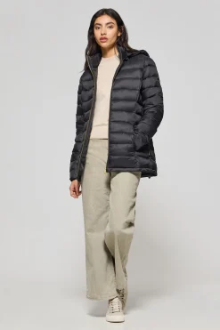 Chaqueta ultralight negra Cintia de capucha extraíble y bordado PC