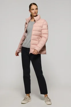 Chaqueta ultralight Susanne color rosa palo con parche Rigby Go