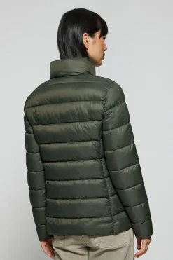 Chaqueta ultralight Susanne color verde con parche Rigby Go