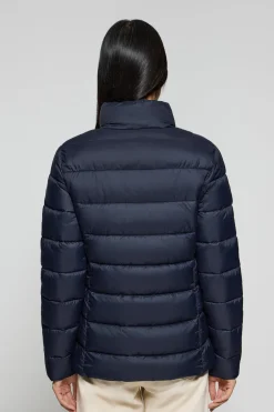 Chaqueta ultralight Susanne azul marino con bordado Rigby Go