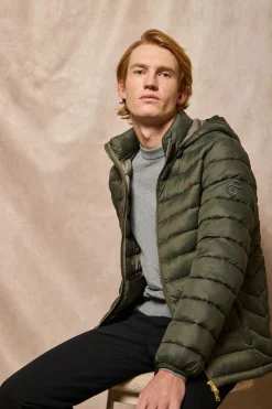 Chaqueta ultralight verde Corey de capucha extraíble y bordado PC