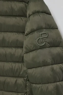 Chaqueta ultralight verde Corey de capucha extraíble y bordado PC