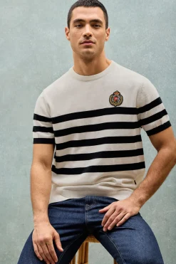 Jersey beige de manga corta a rayas con escudo náutico