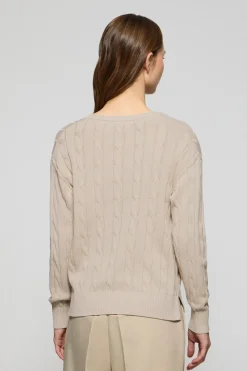 Jersey beige trenzado de escote en pico con monograma bordado
