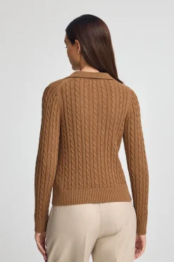 Jersey camel vigoré de punto trenzado y cuello polo