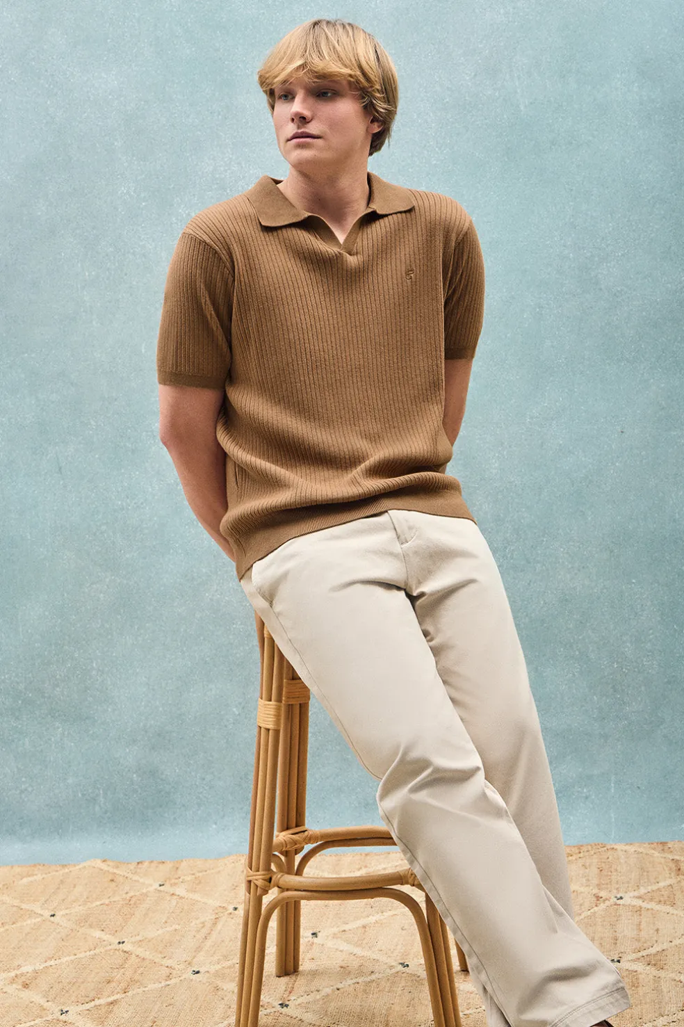 Jersey color camel acanalado Jay con monograma bordado