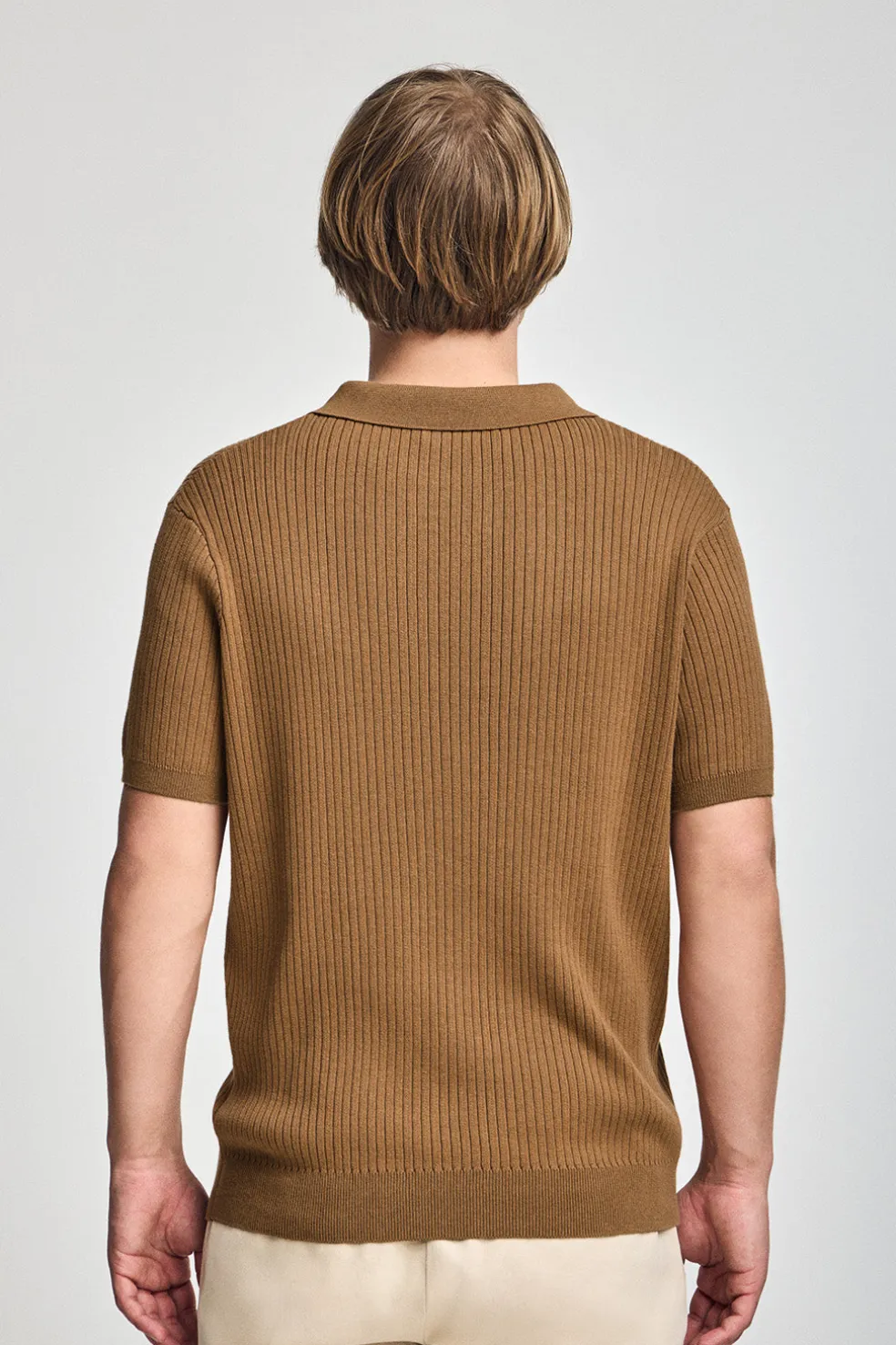 Jersey color camel acanalado Jay con monograma bordado