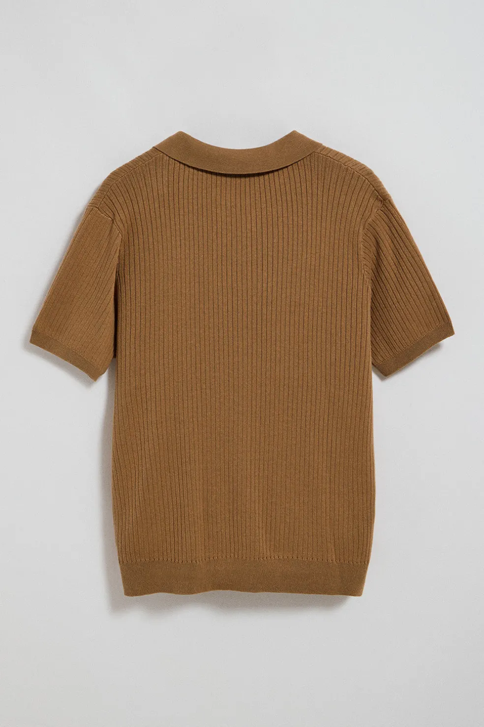 Jersey color camel acanalado Jay con monograma bordado