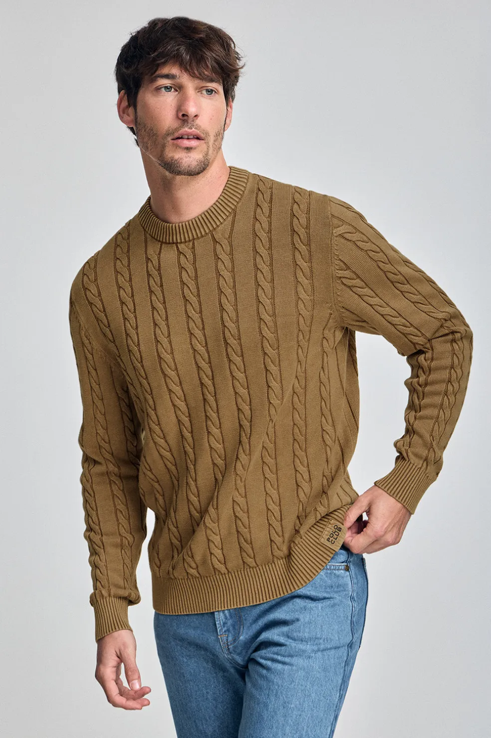 Jersey color camel trenzado garment dye con logo bordado