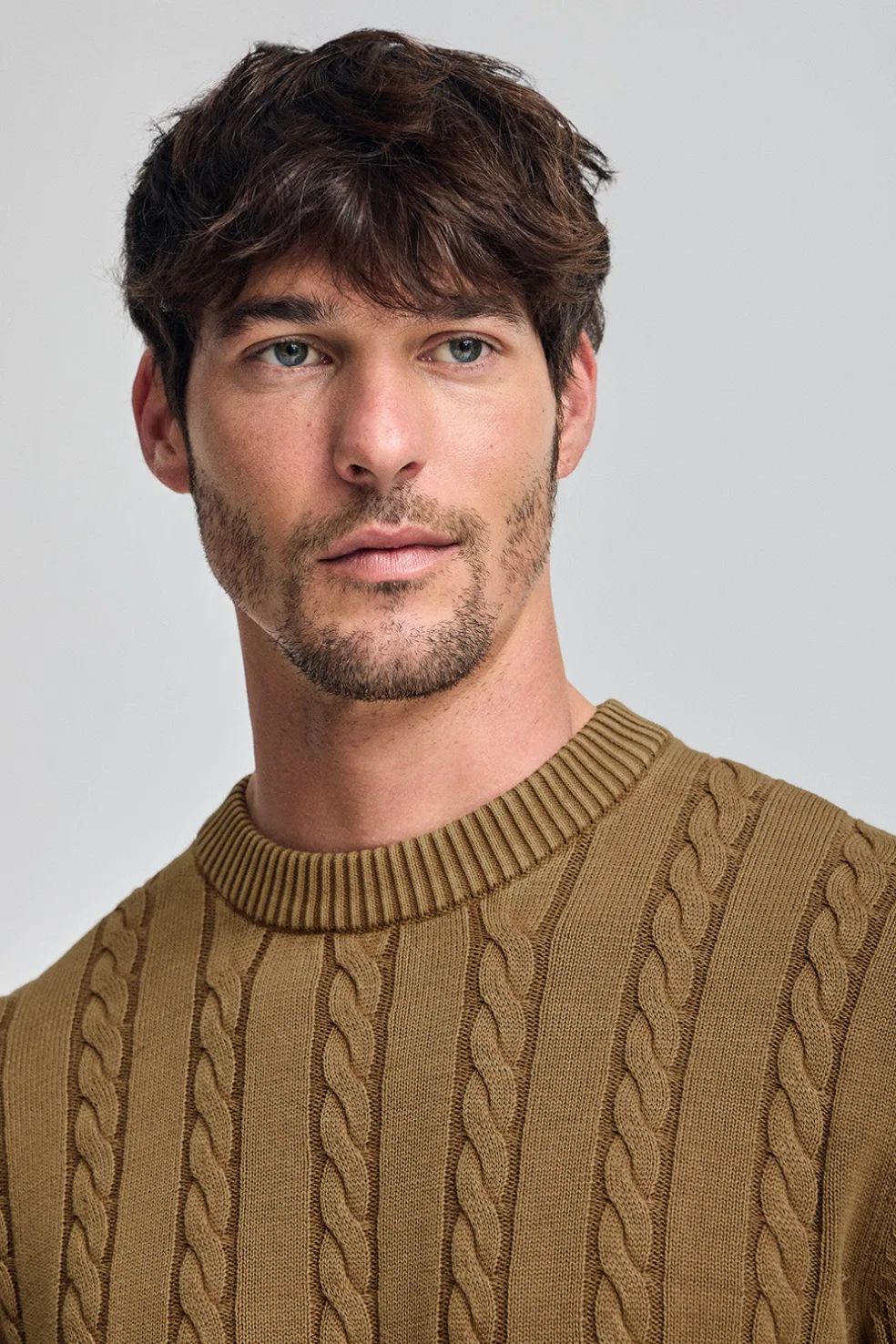 Jersey color camel trenzado garment dye con logo bordado