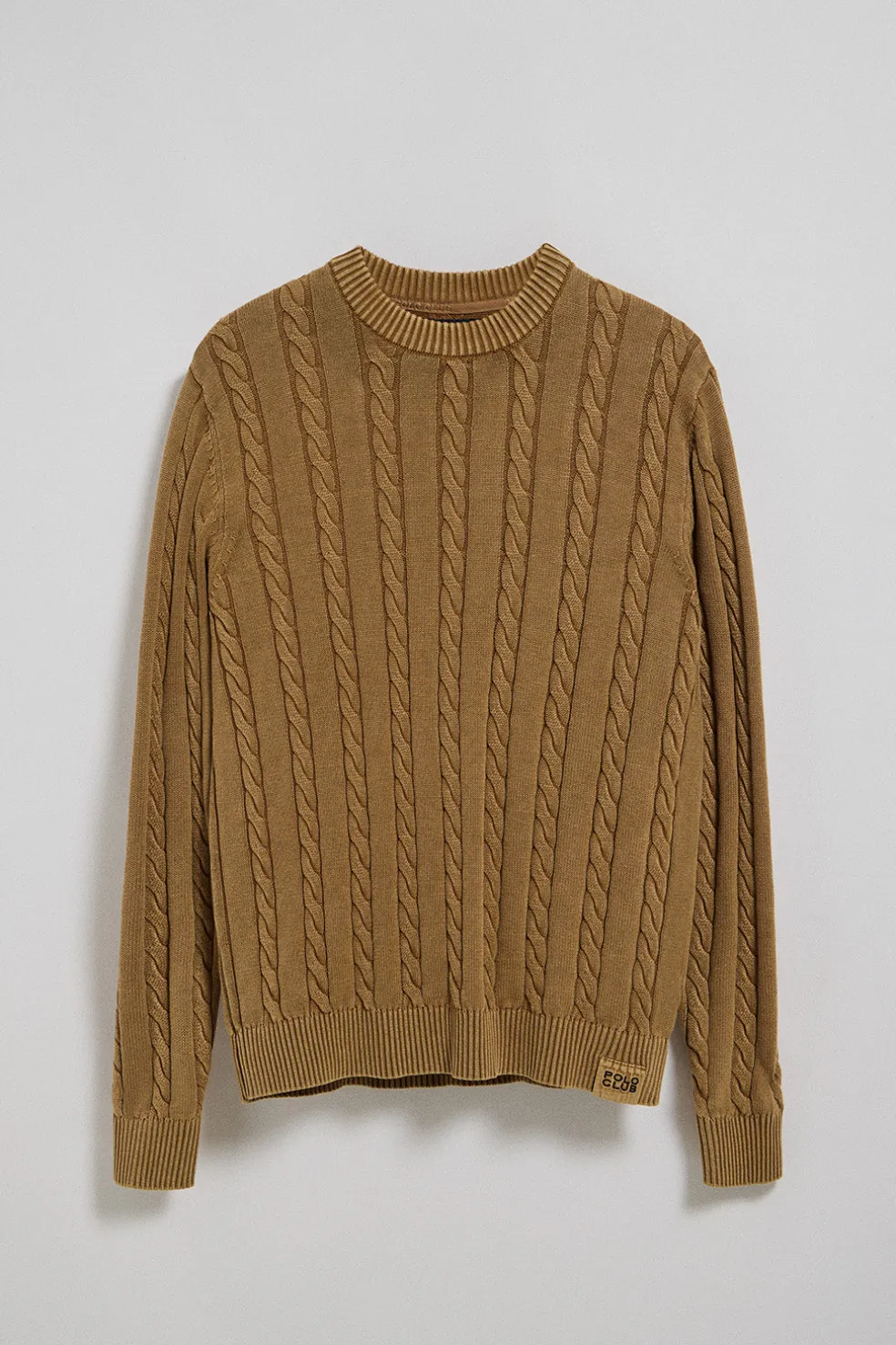 Jersey color camel trenzado garment dye con logo bordado