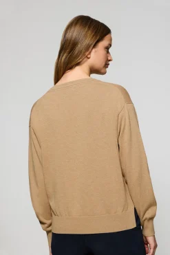 Jersey color caramelo vigoré de punto con cuello de pico y logo bordado Rigby Go
