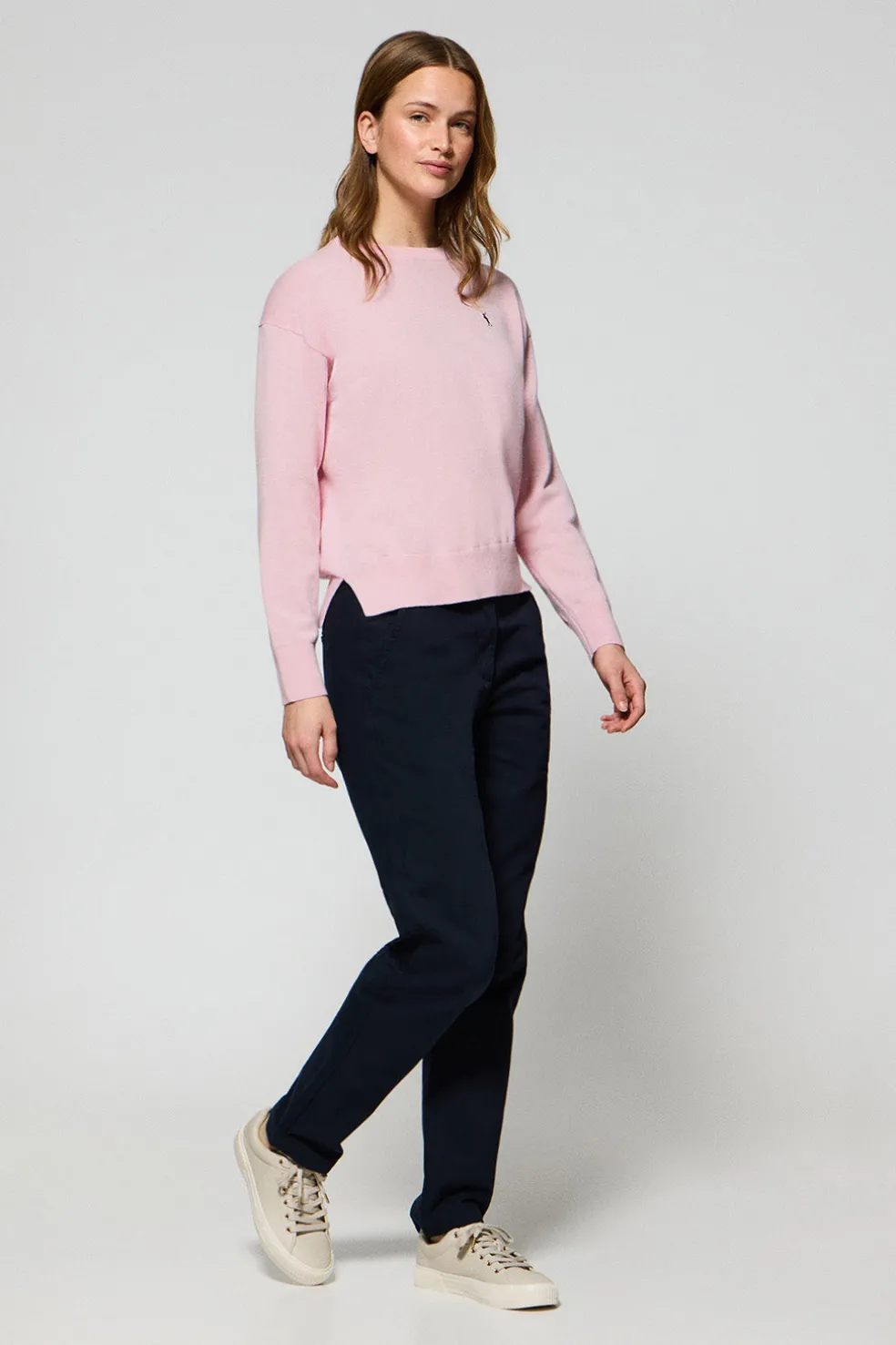Jersey de punto color rosa vigoré con cuello redondo y logo bordado Rigby Go
