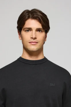 Jersey gris asfalto garment dye de cuello redondo y logo bordado
