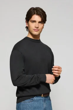 Jersey gris asfalto garment dye de cuello redondo y logo bordado